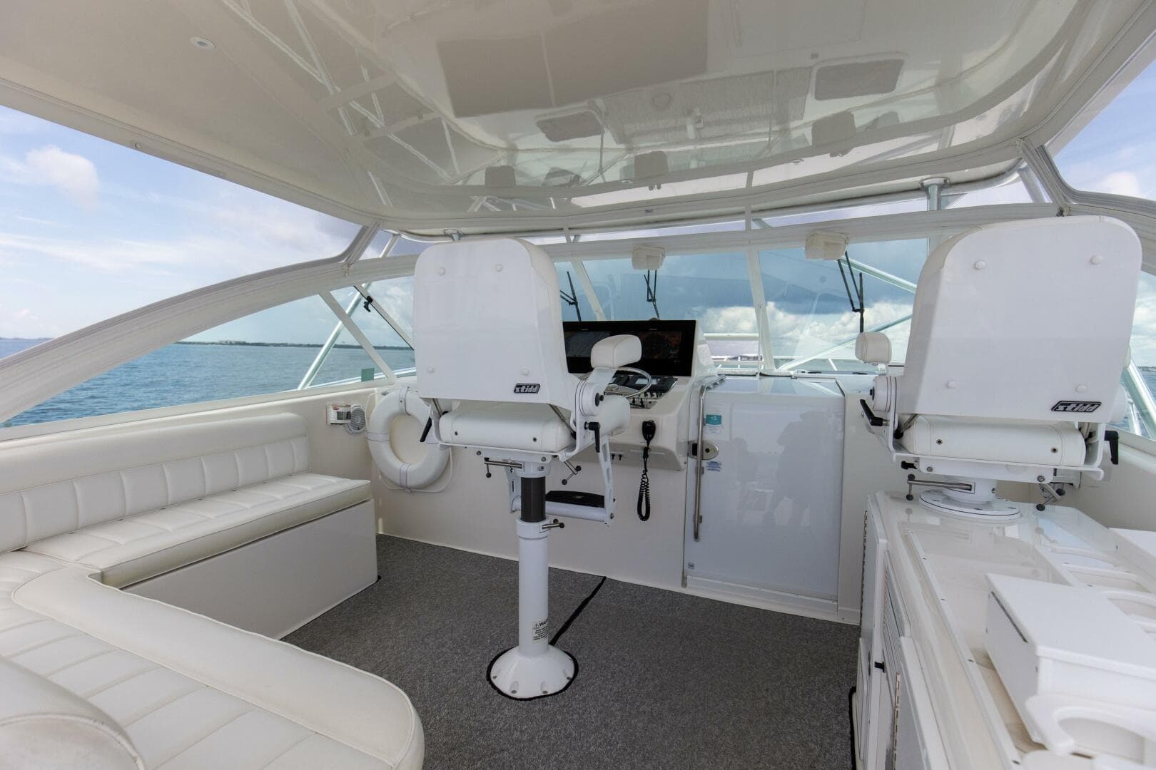 2007 40 Cabo Express Big Blue Bridge (4)