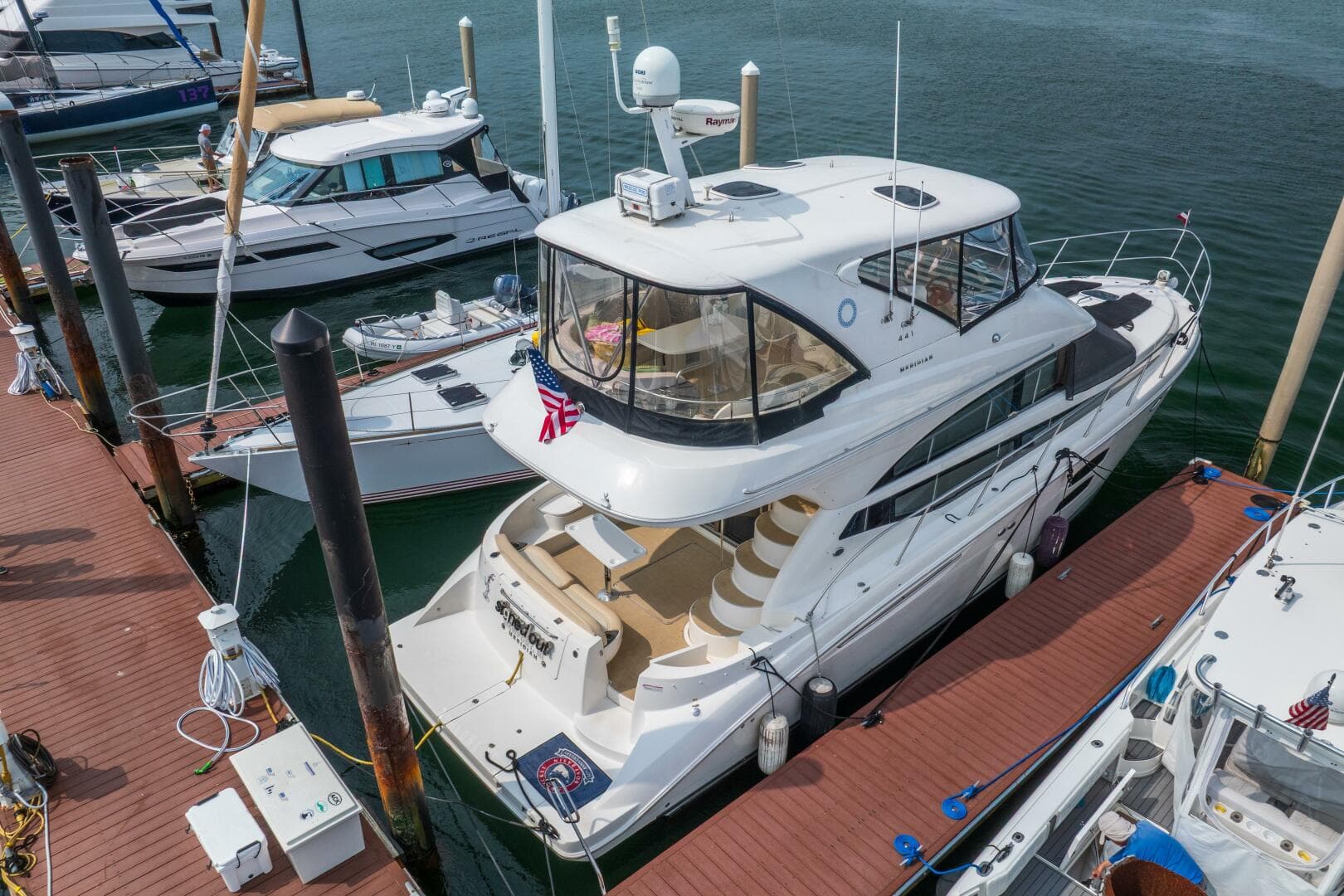 2009 Meridian 441 Sedan