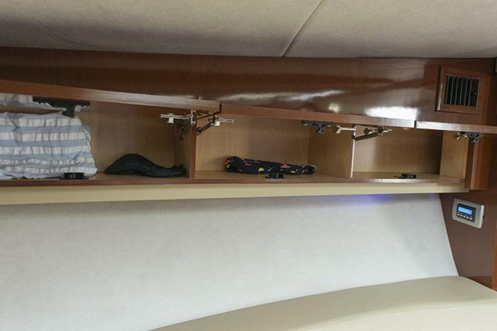 2010 Sea Ray 310 Sundancer