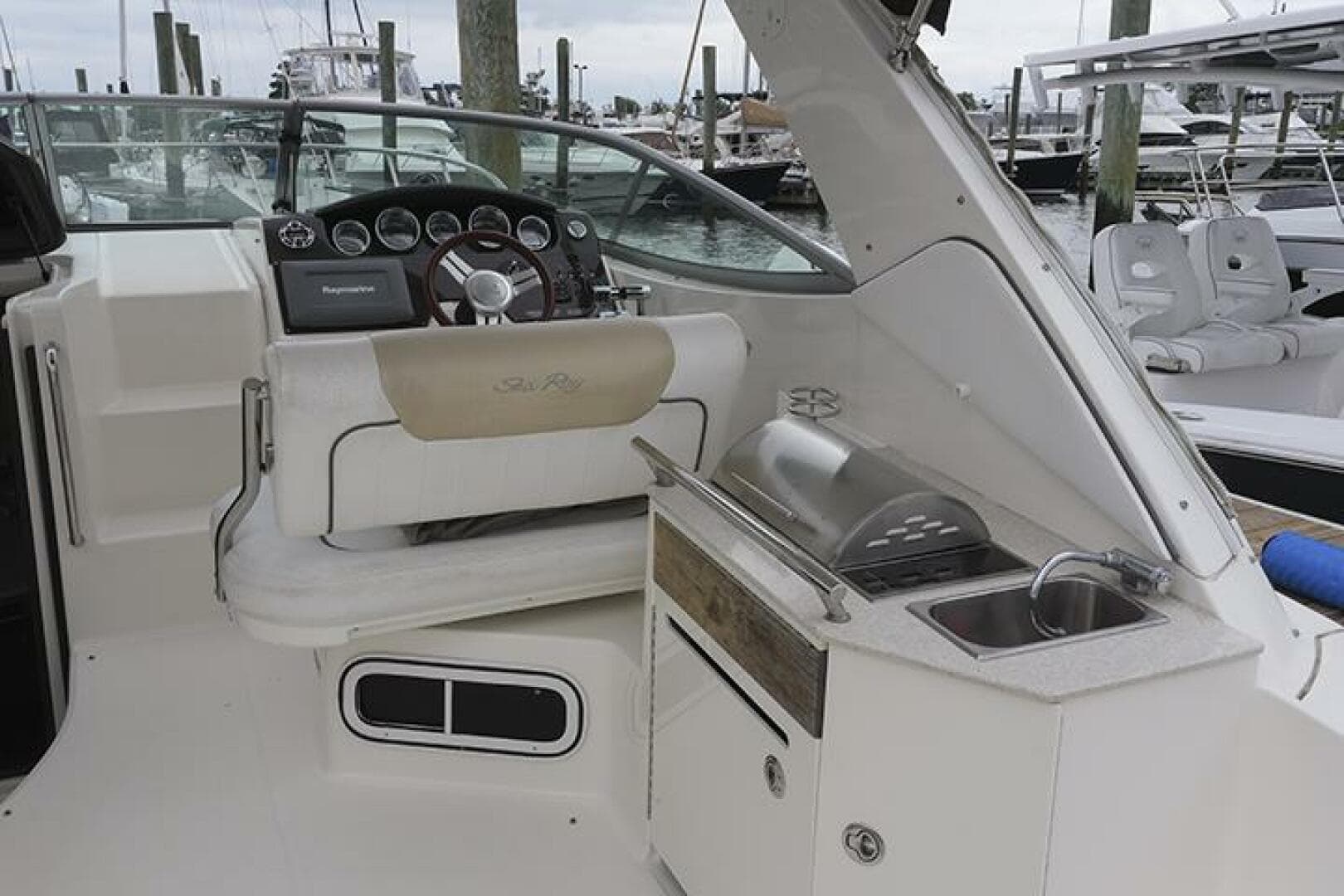 2010 Sea Ray 310 Sundancer