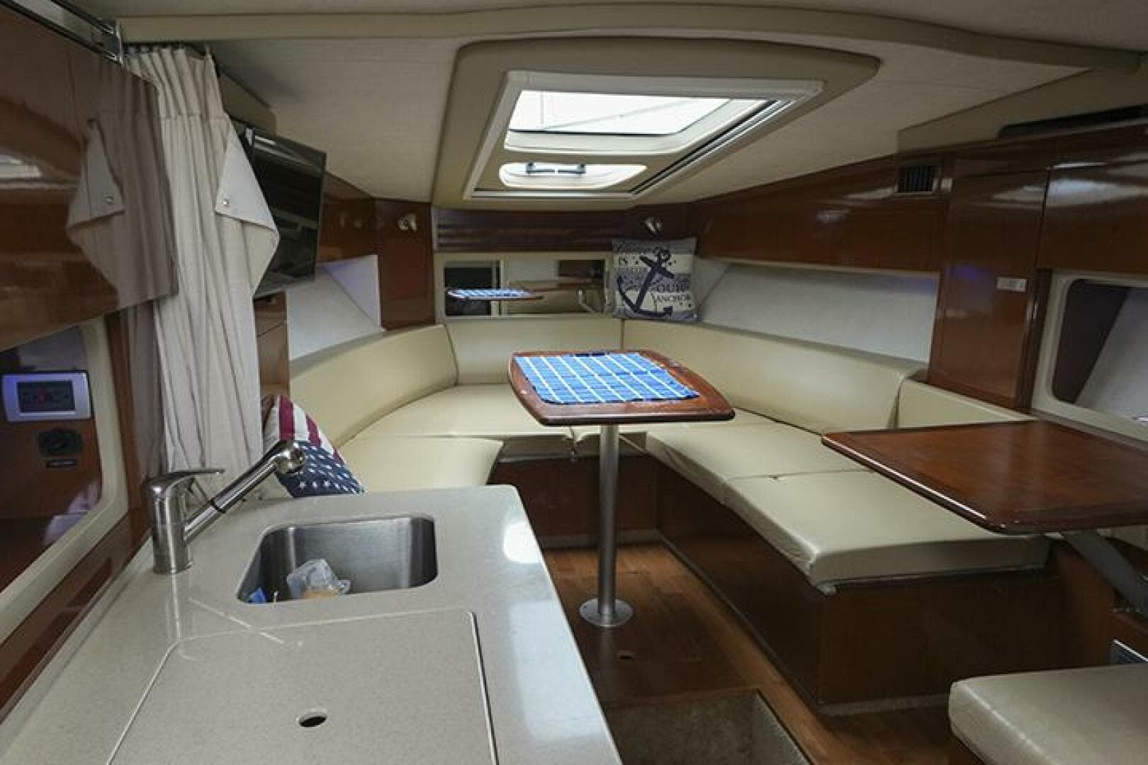2010 Sea Ray 310 Sundancer
