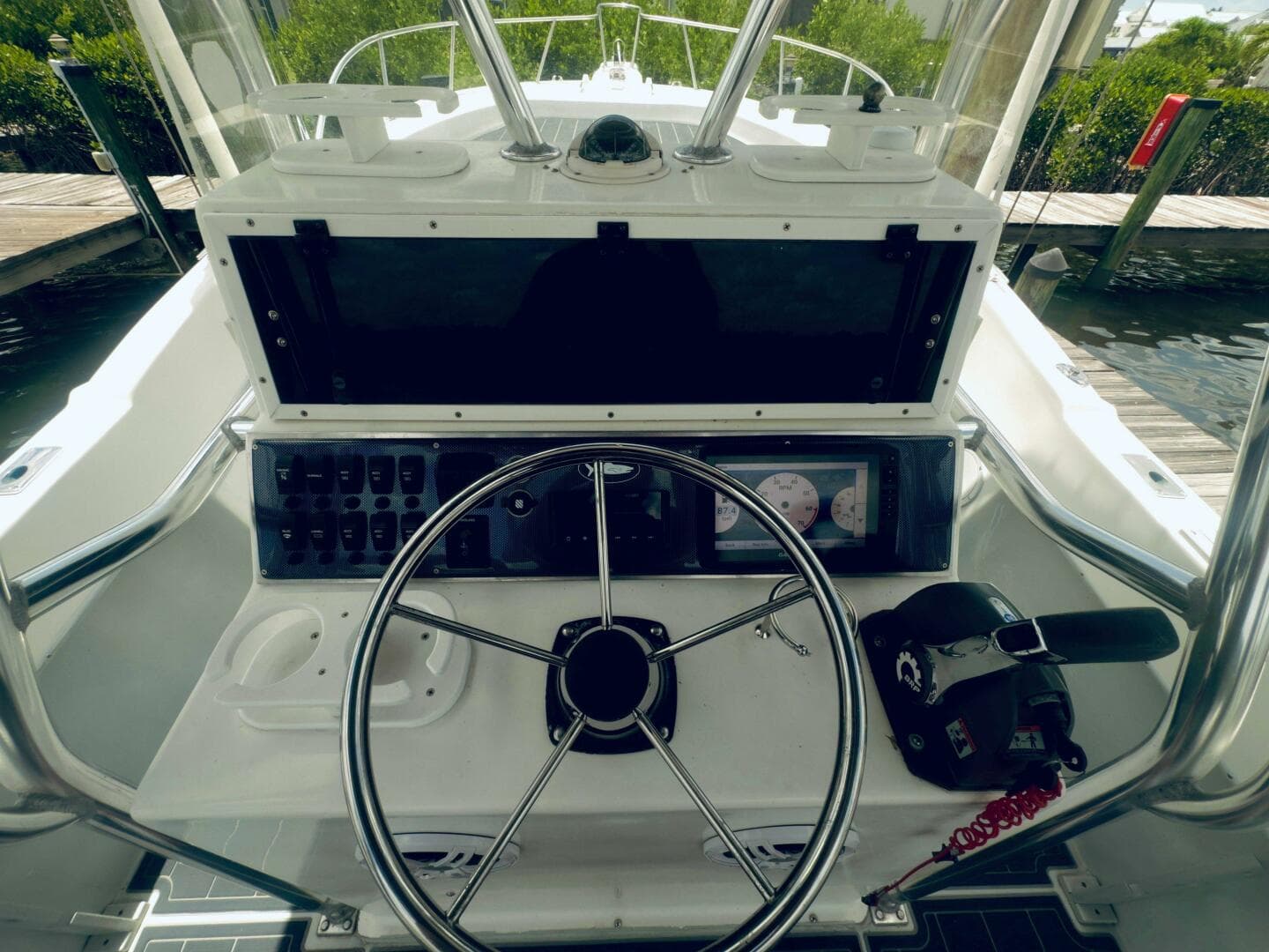 1999 Dusky 256 Center Console