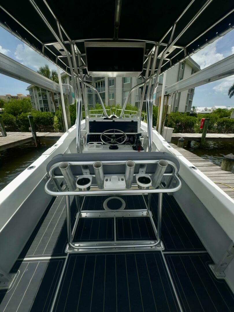 1999 Dusky 256 Center Console