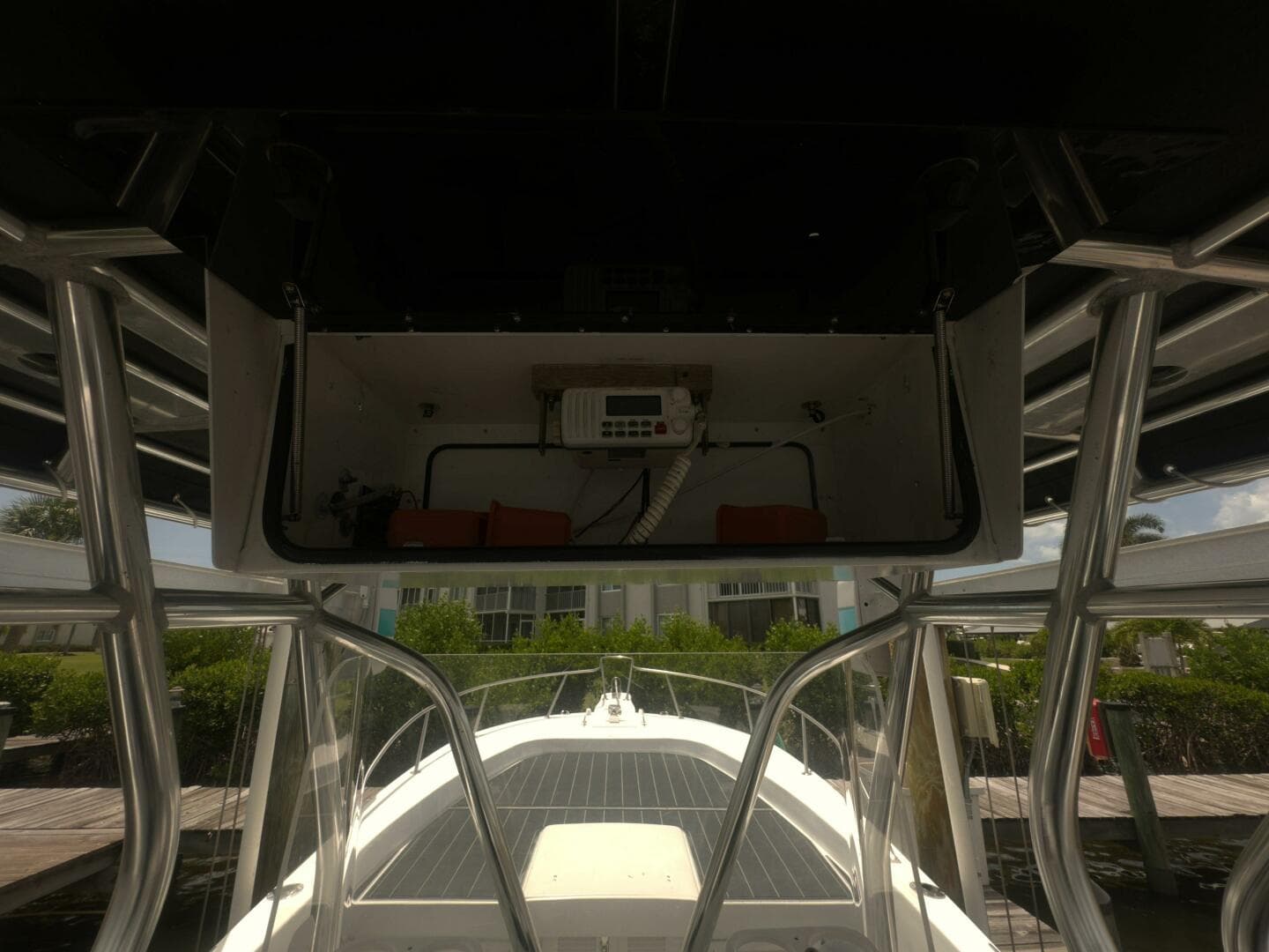 1999 Dusky 256 Center Console