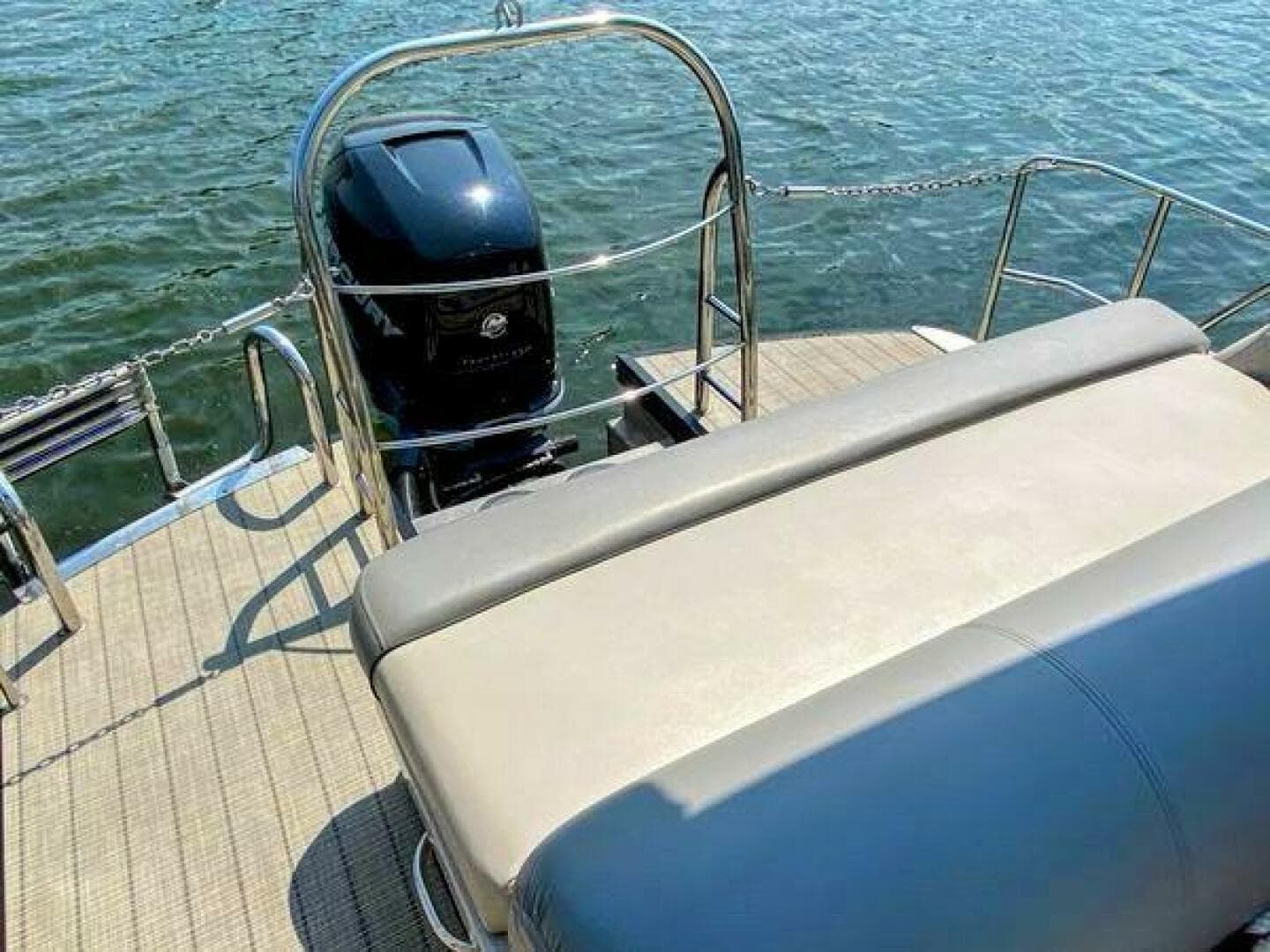 2018 Harris FloteBote 250 Grand Mariner Single Lounging Double Tritoon