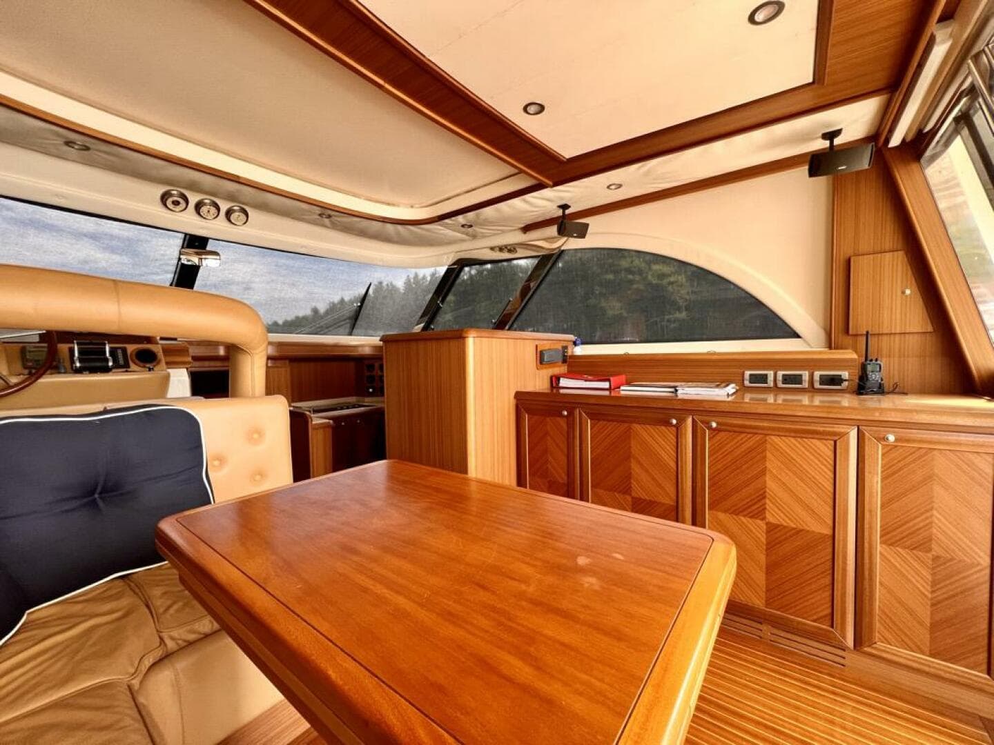 2006 Mochi Craft Dolphin