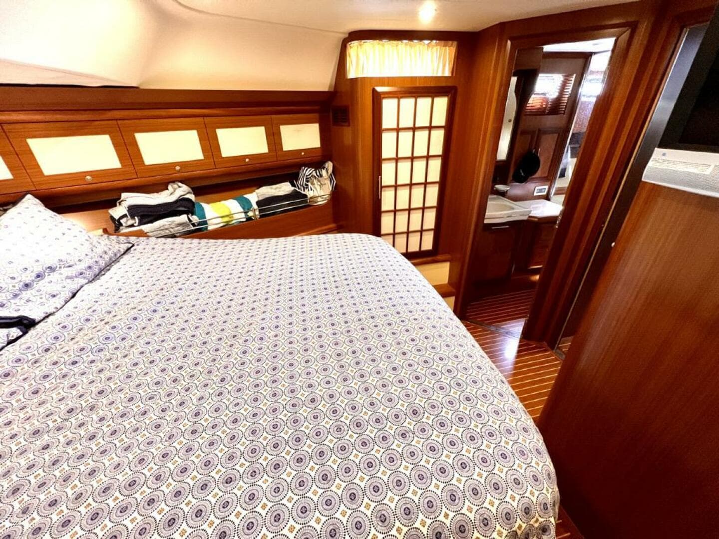 2006 Mochi Craft Dolphin