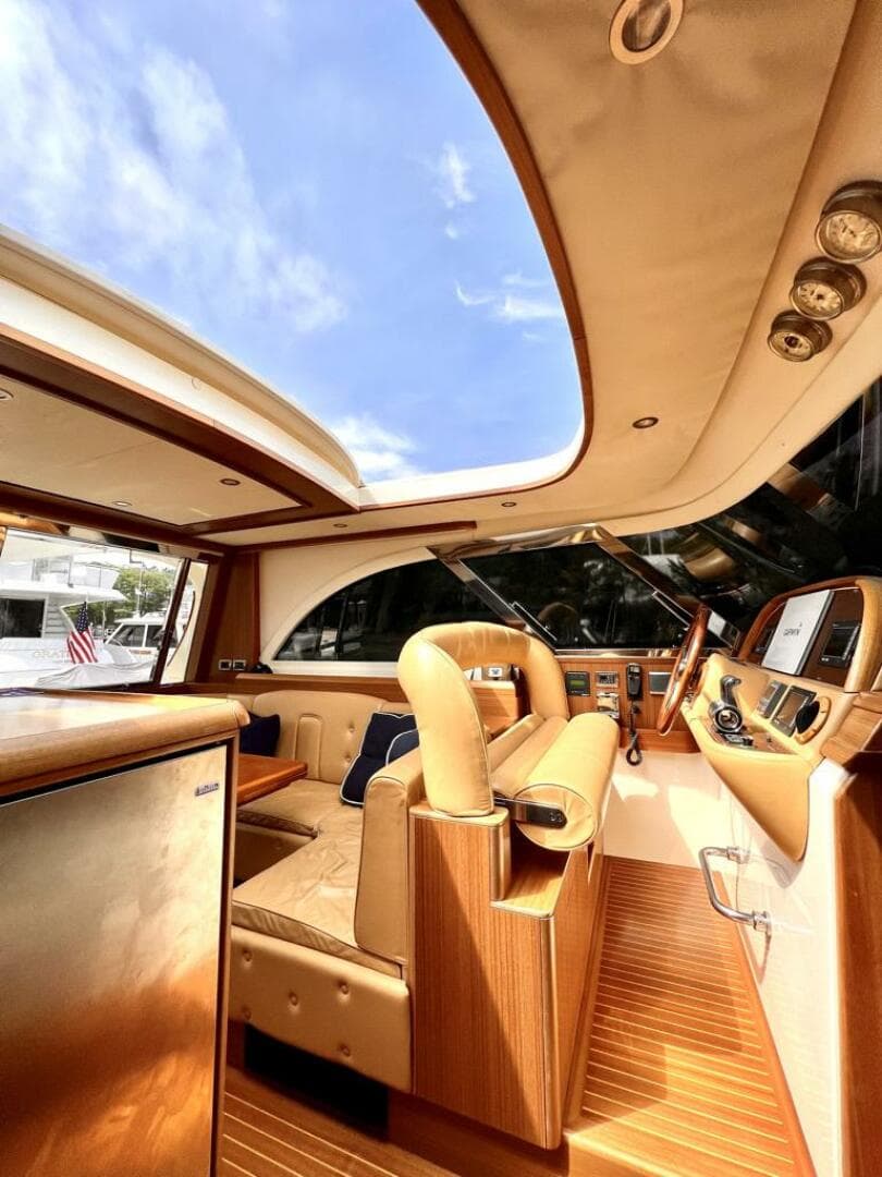 2006 Mochi Craft Dolphin