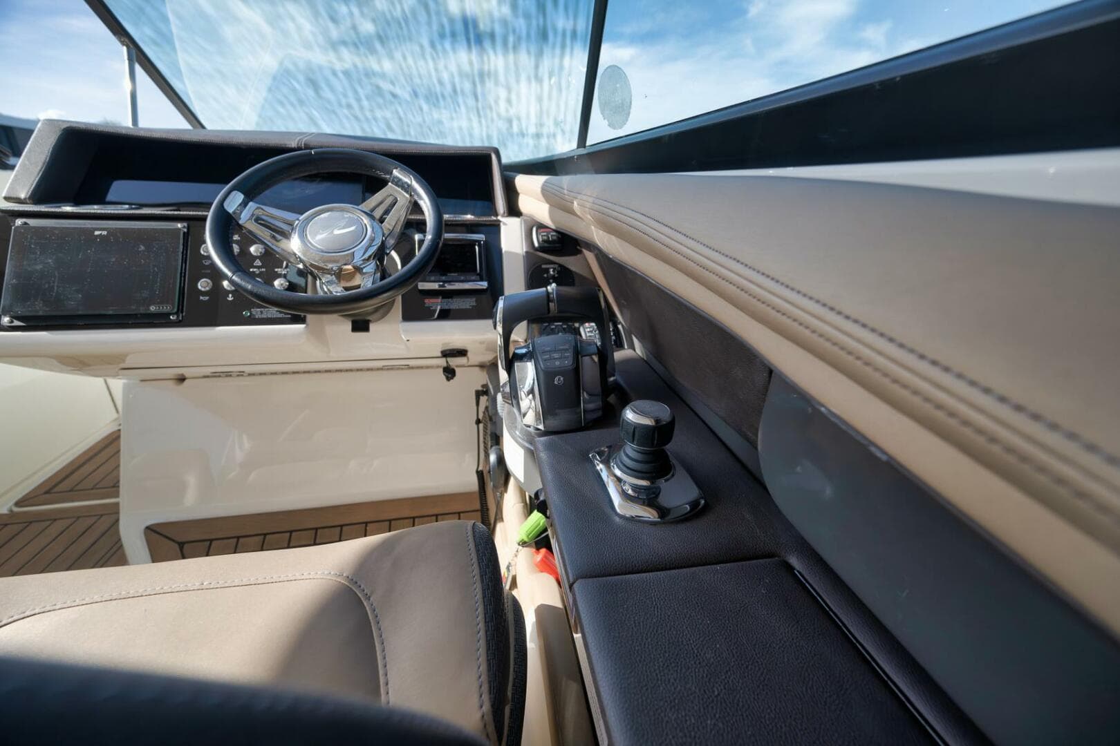 2016 Sea Ray 350 SLX