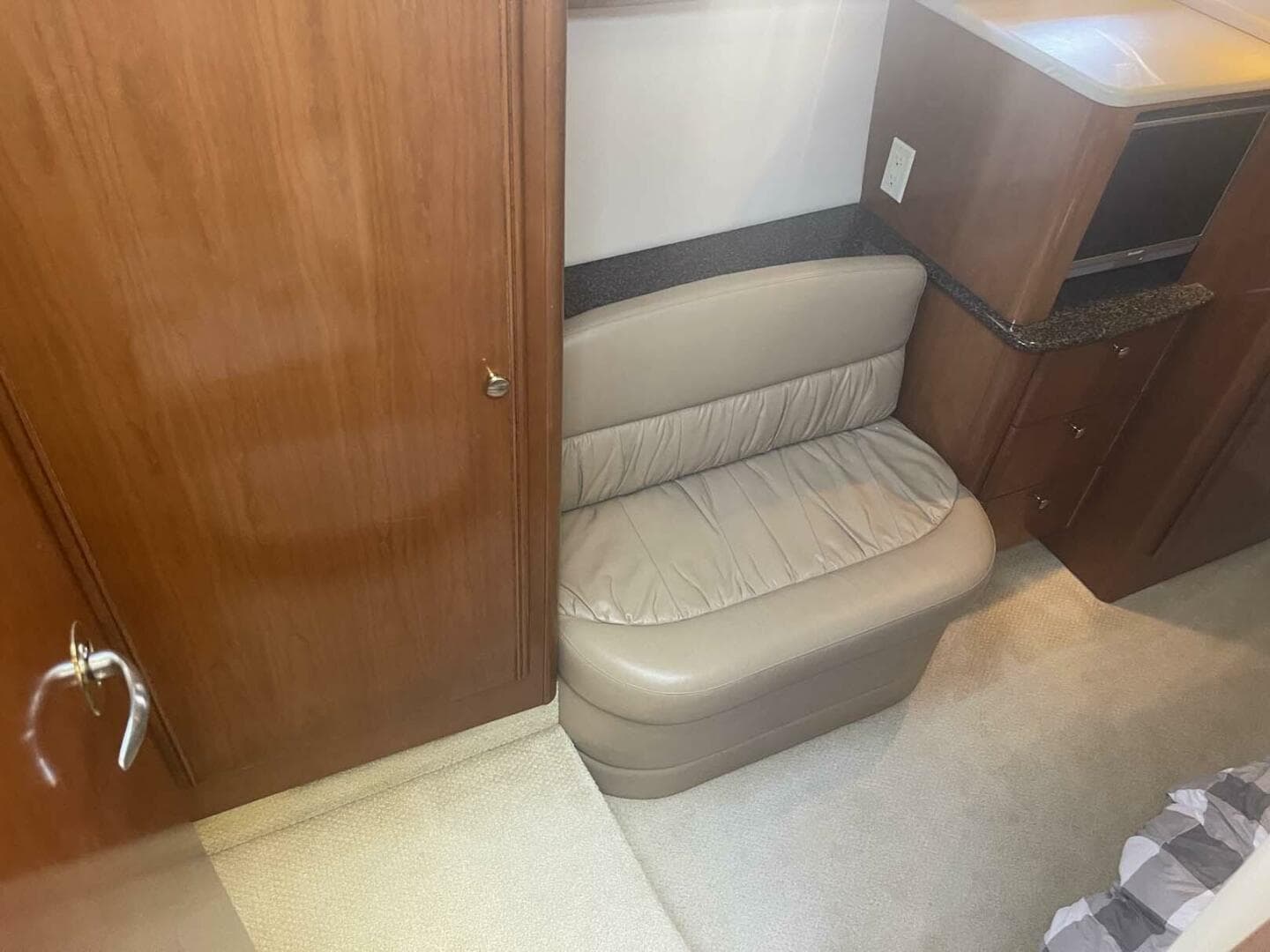 2006 Meridian 411 Sedan