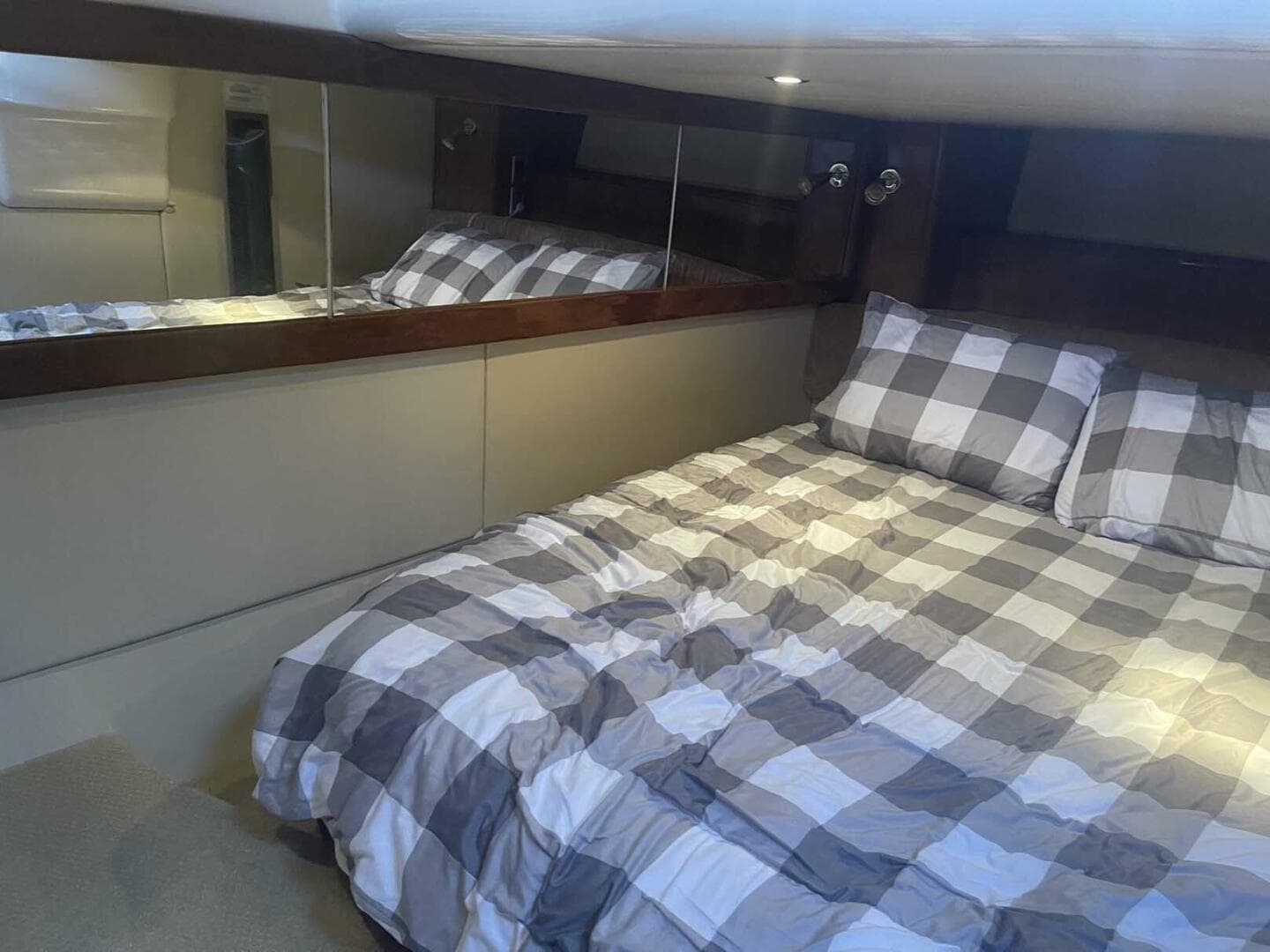 2006 Meridian 411 Sedan