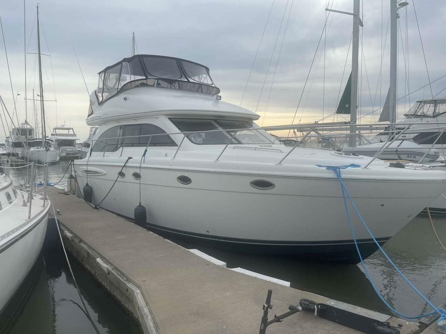 2006 Meridian 411 Sedan