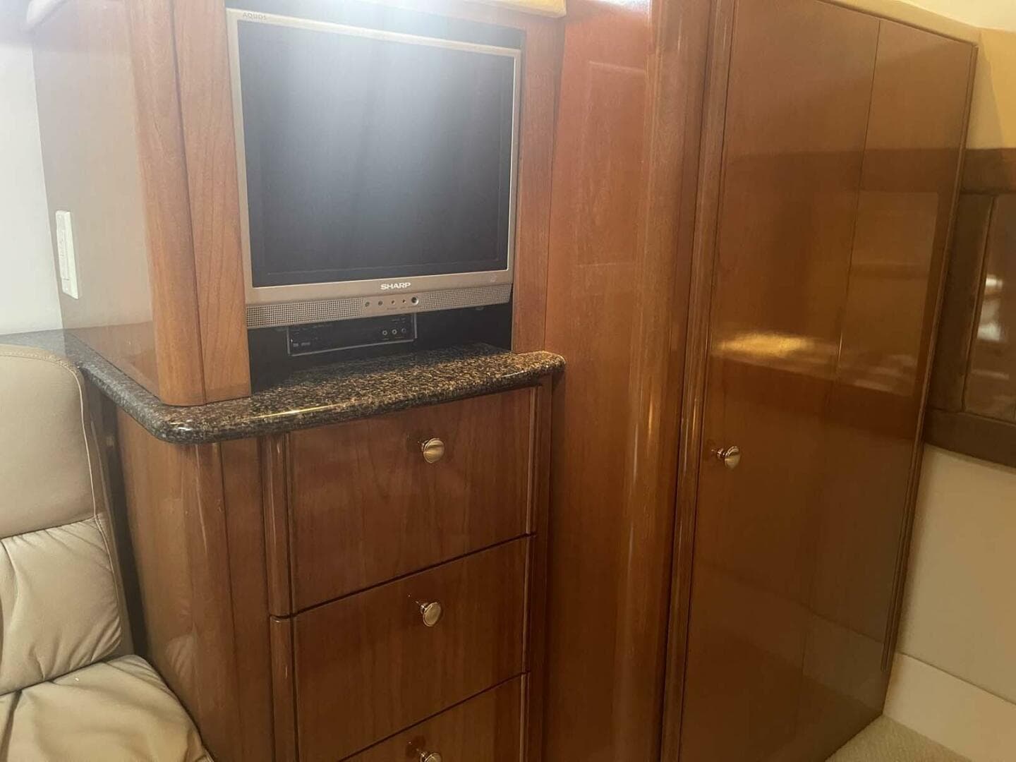 2006 Meridian 411 Sedan