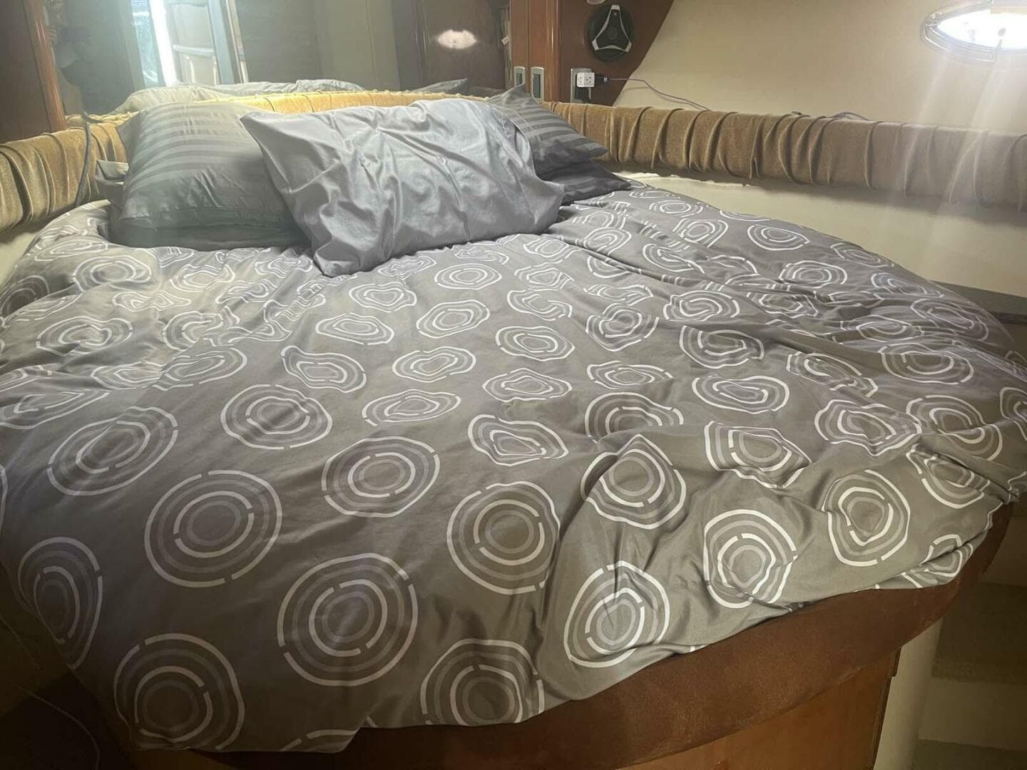 2006 Meridian 411 Sedan