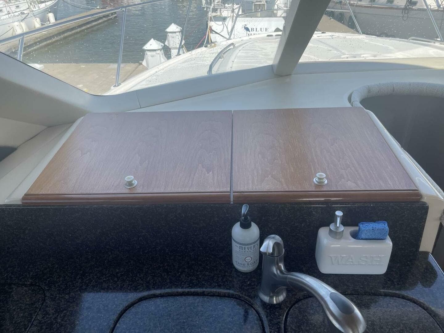 2006 Meridian 411 Sedan