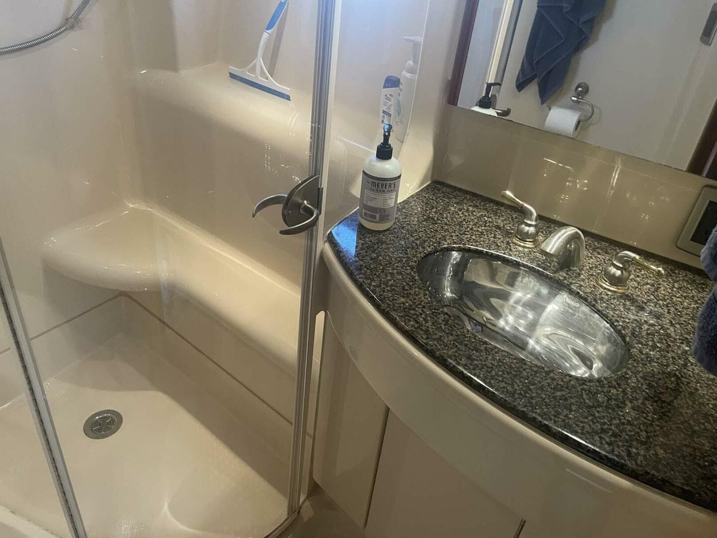 2006 Meridian 411 Sedan