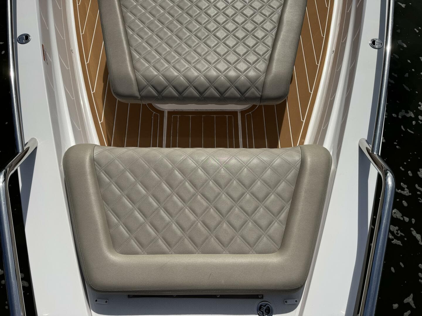 2022 Axopar 37 XC CROSS CABIN