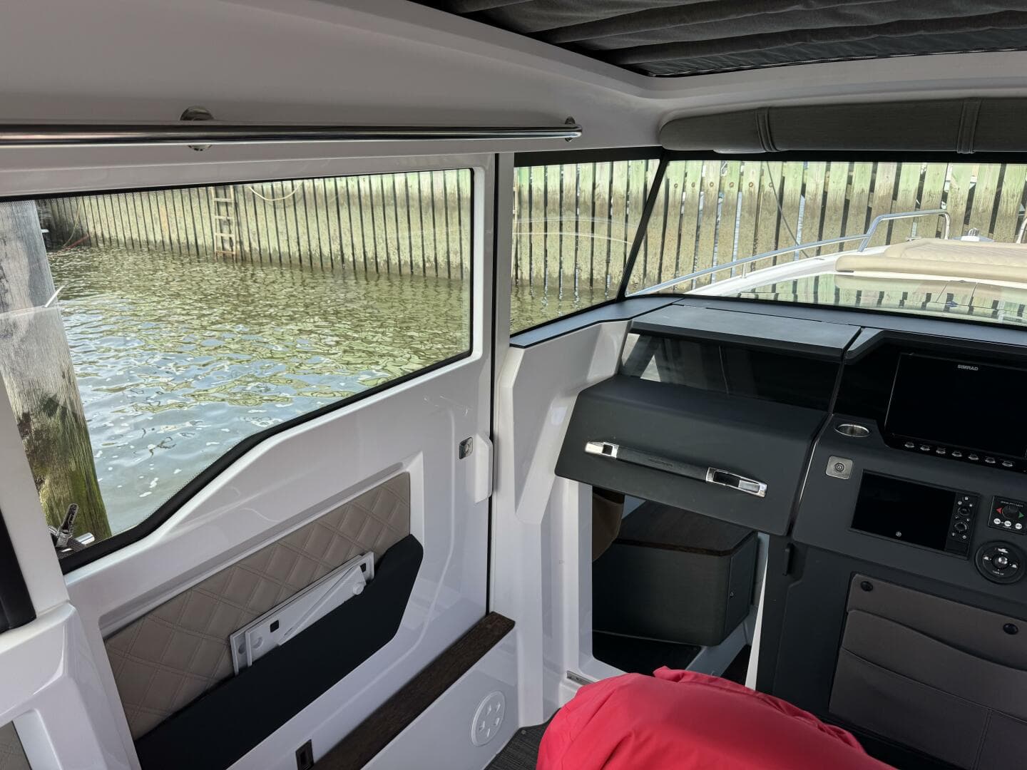 2022 Axopar 37 XC CROSS CABIN