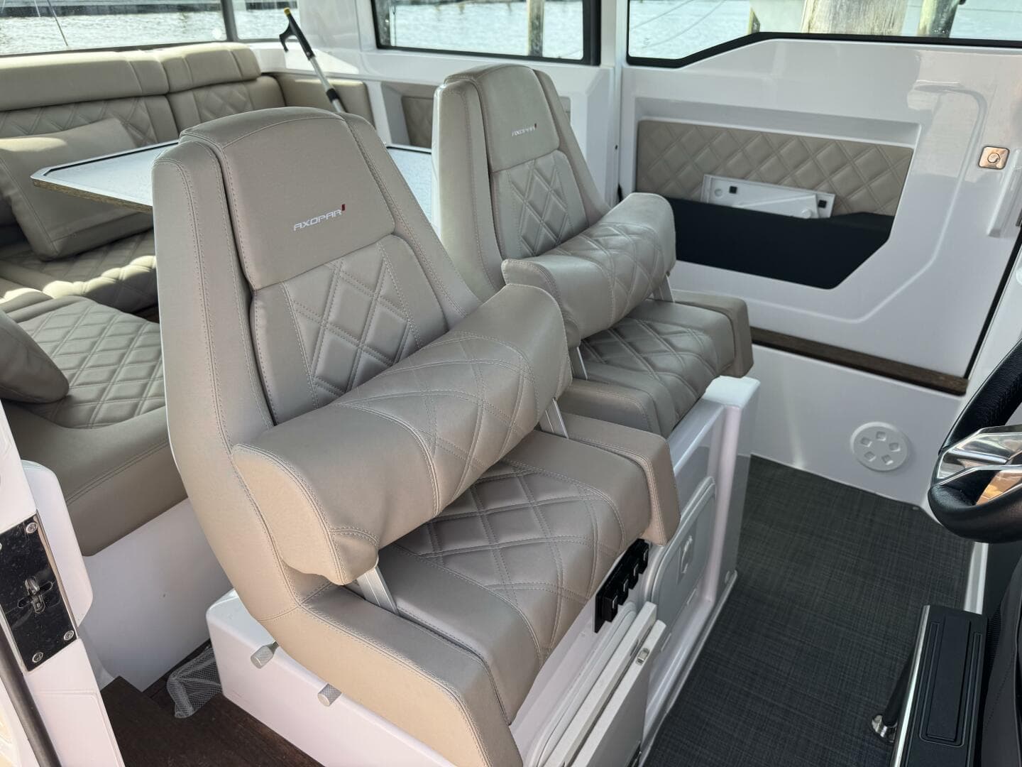 2022 Axopar 37 XC CROSS CABIN