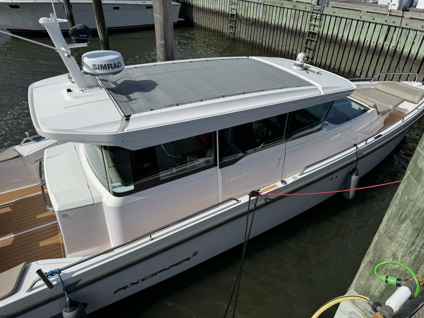 2022 Axopar 37 XC CROSS CABIN