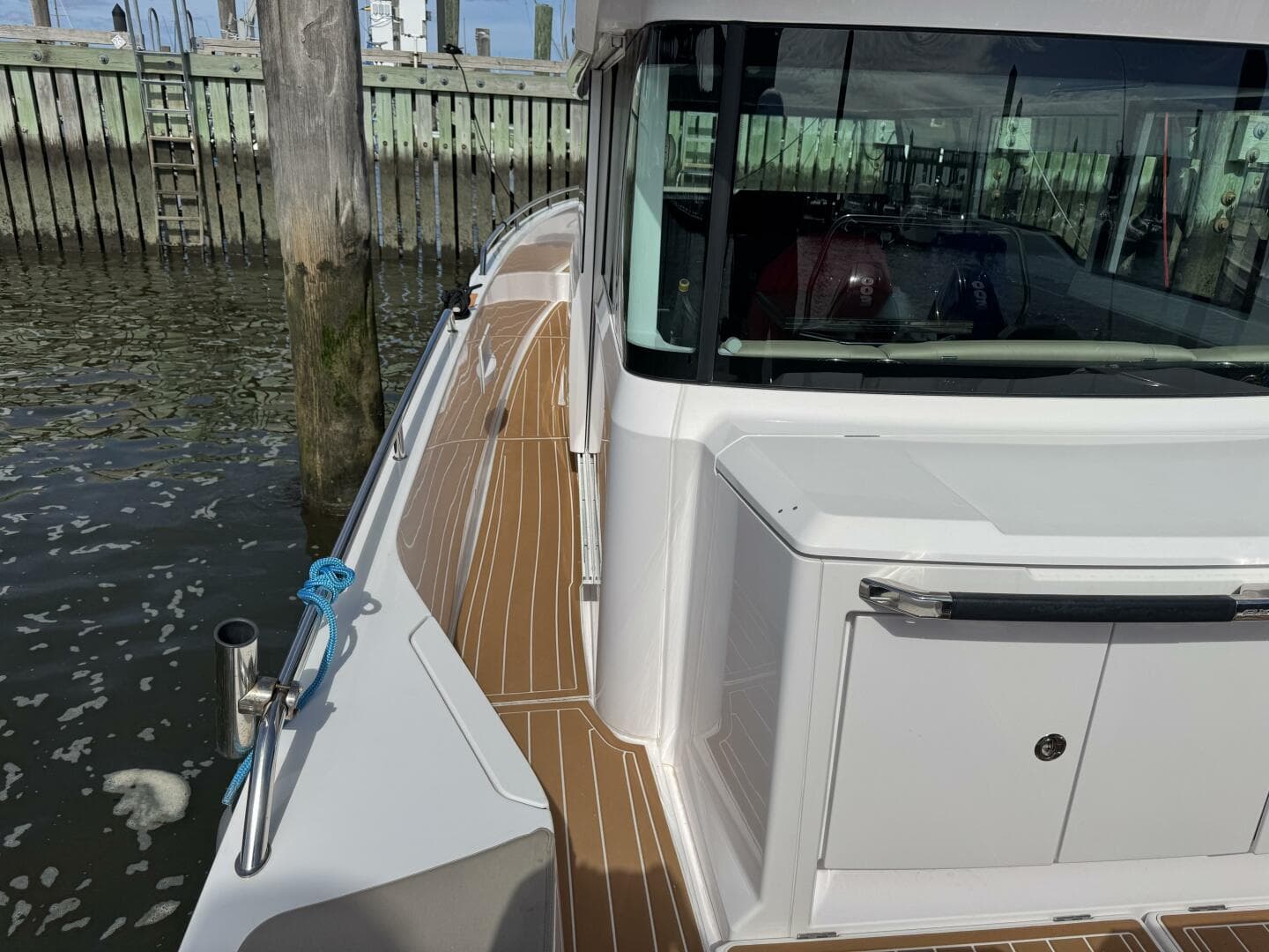 2022 Axopar 37 XC CROSS CABIN