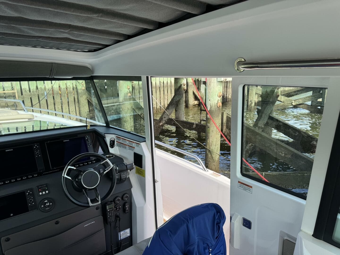 2022 Axopar 37 XC CROSS CABIN