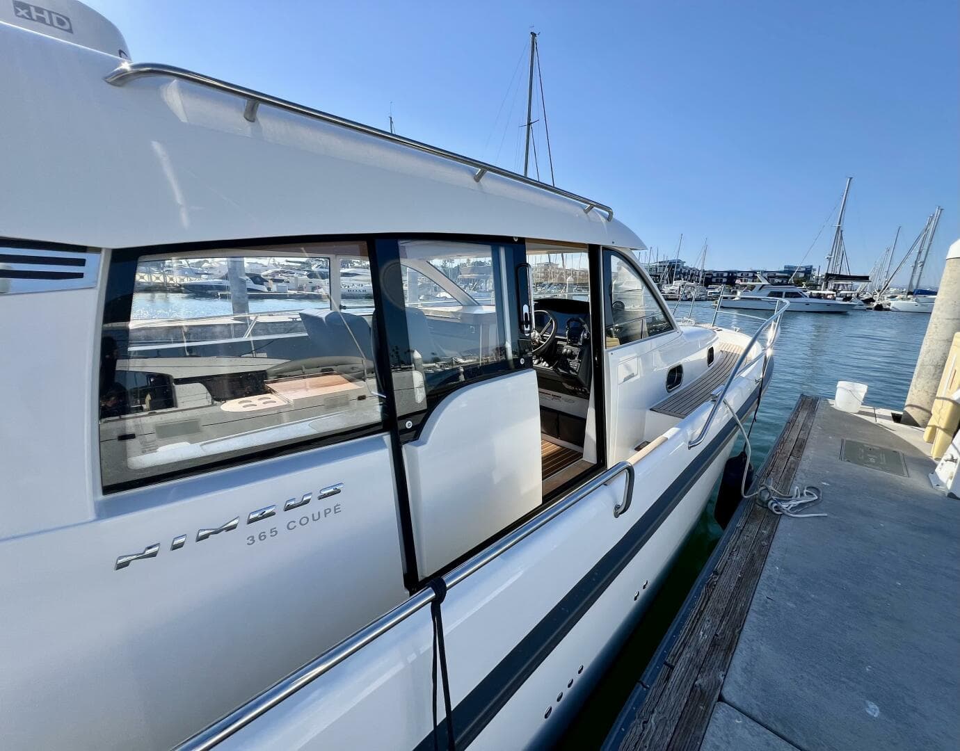 2018 Nimbus 365 Coupe