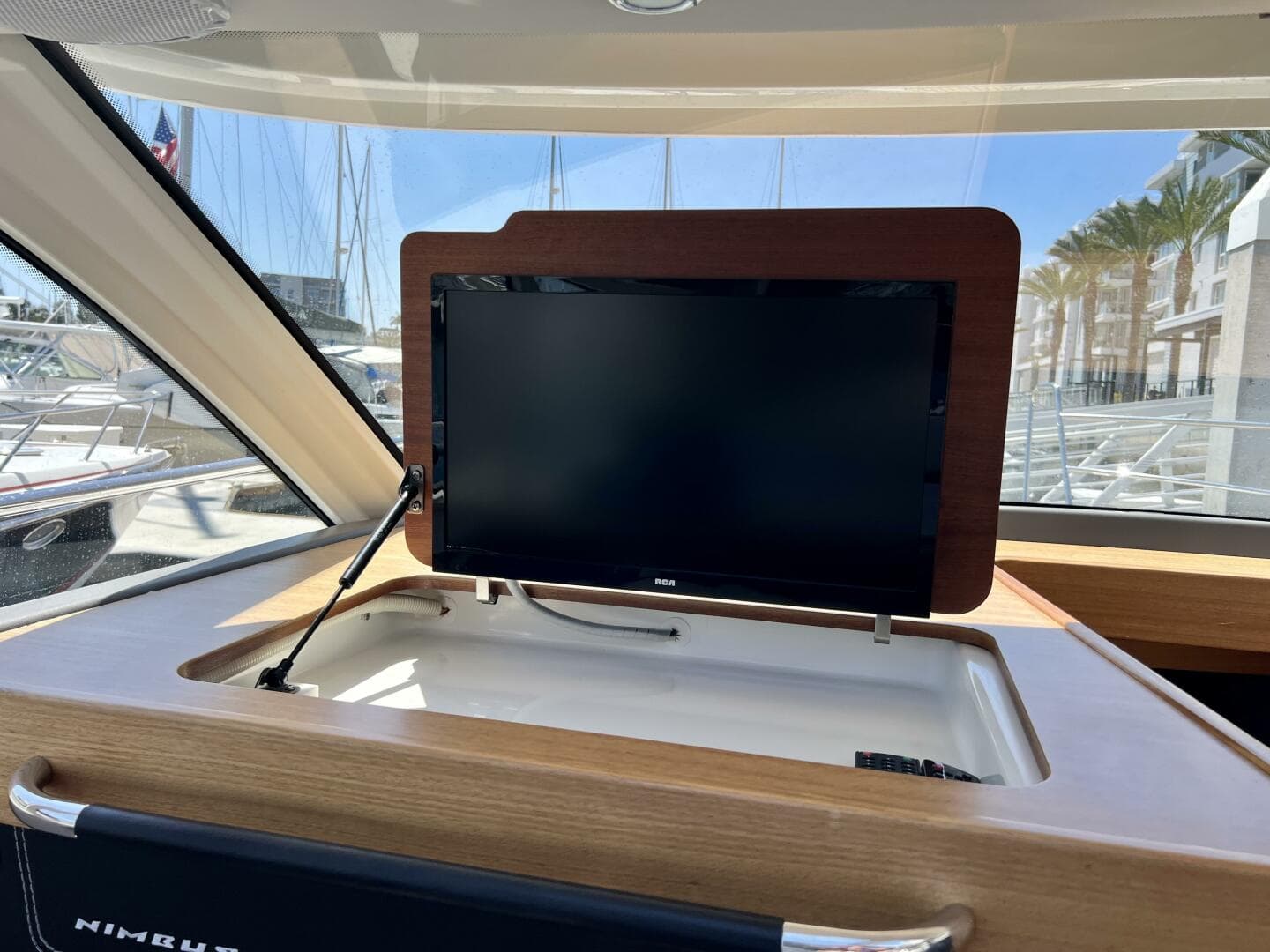 2018 Nimbus 365 Coupe