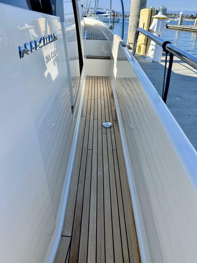 2018 Nimbus 365 Coupe