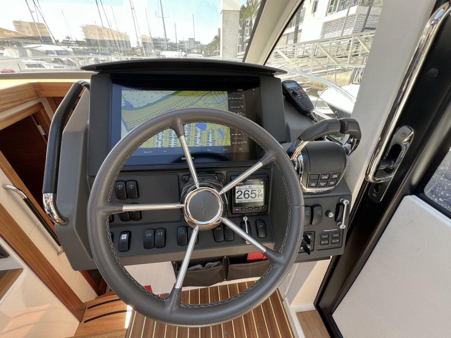 2018 Nimbus 365 Coupe