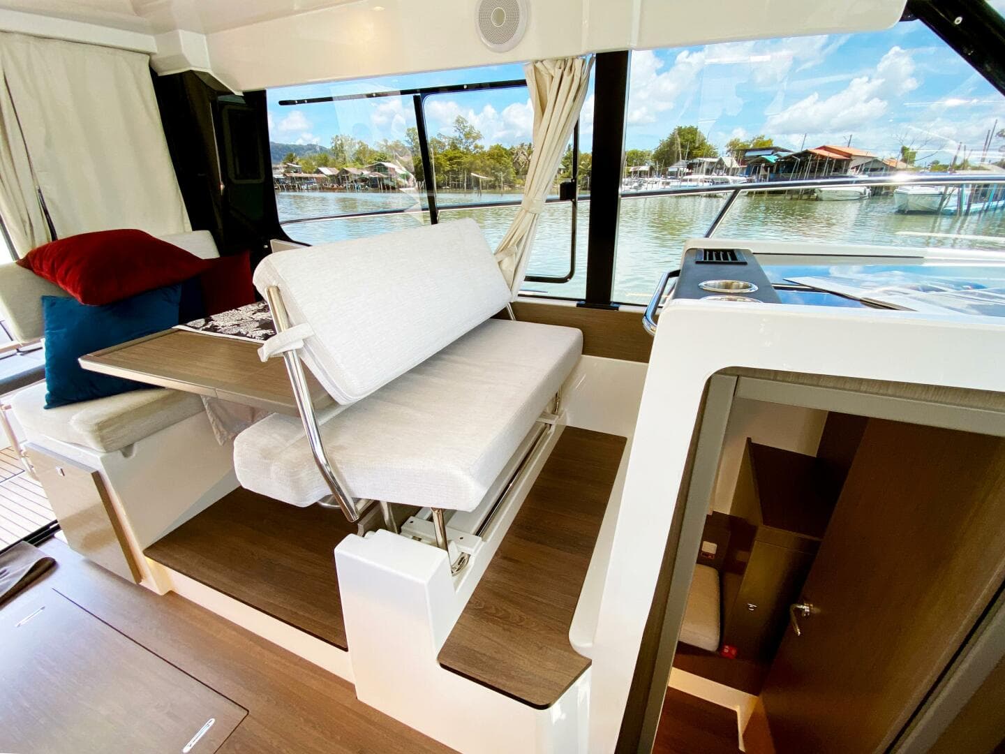 2024 Jeanneau Merry Fisher 1095 Fly