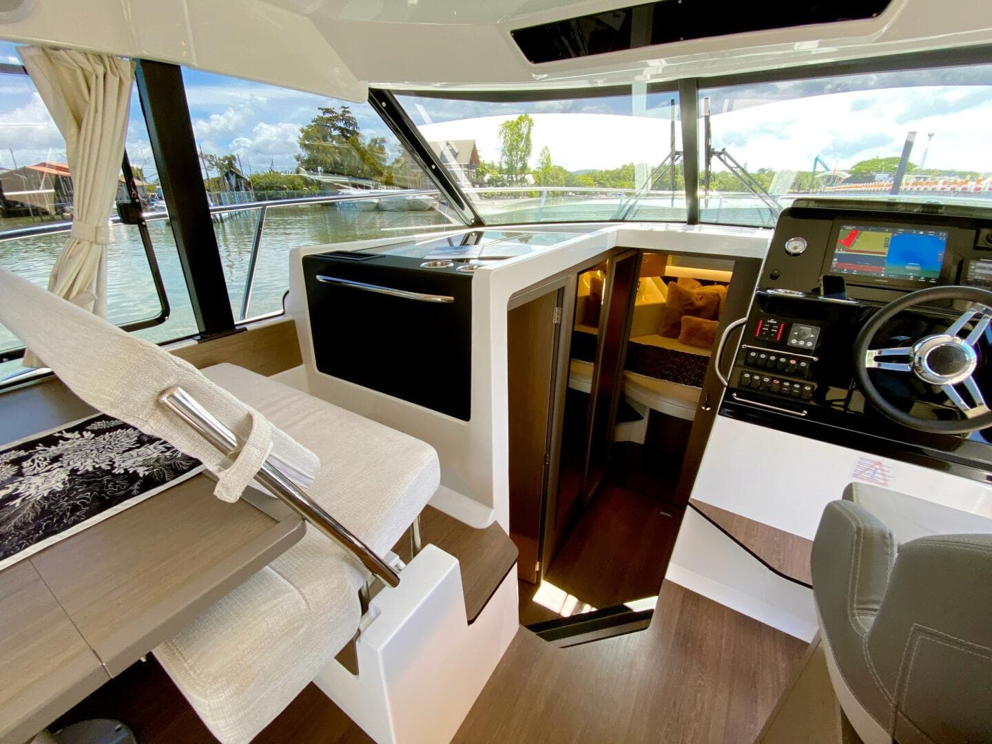 2024 Jeanneau Merry Fisher 1095 Fly