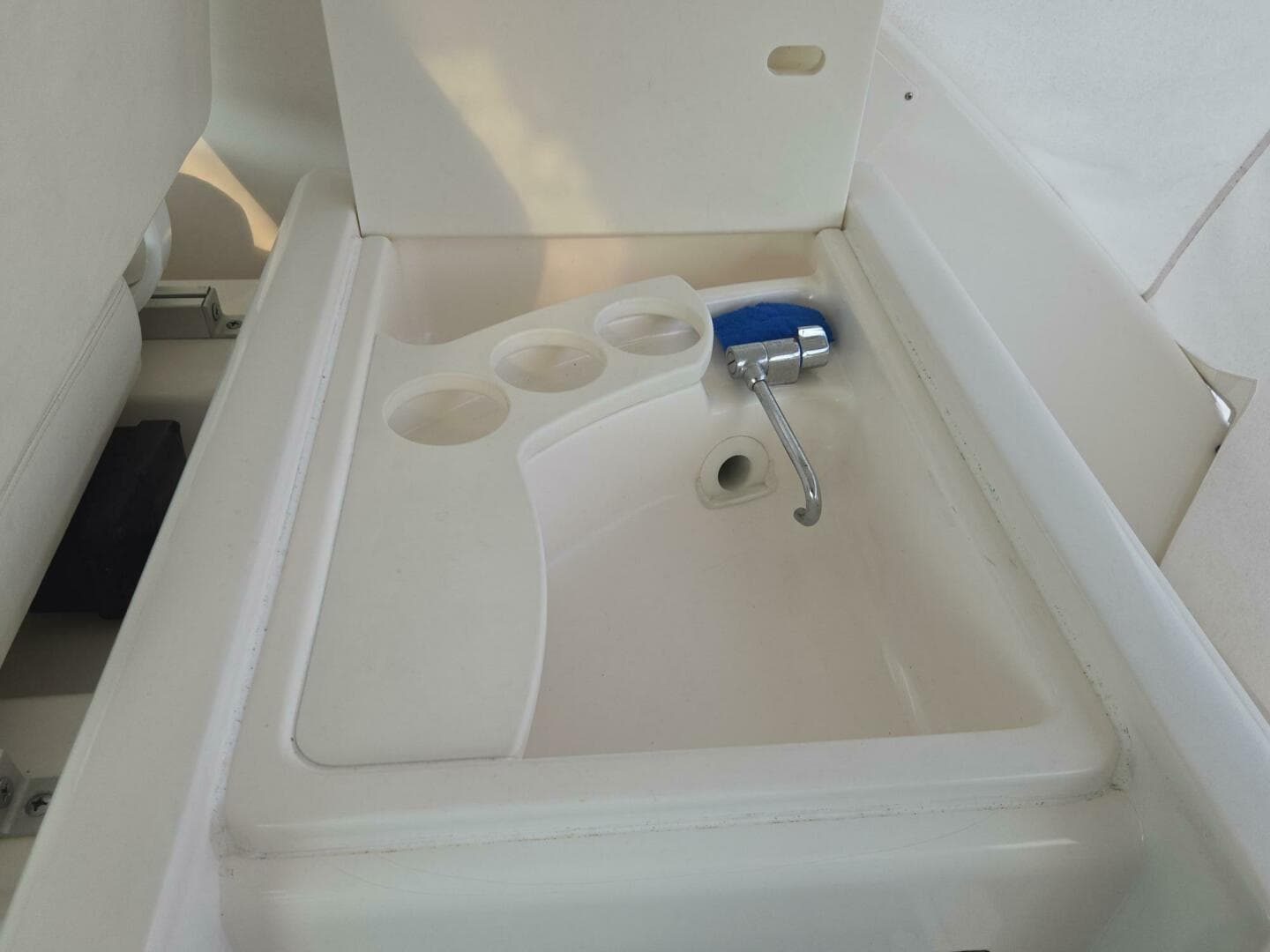 2001 Tiara Yachts 3800 Express