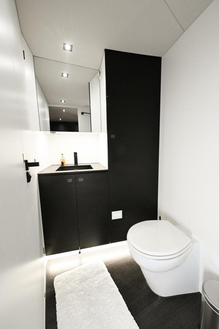 2022 Vanquish Yachts 