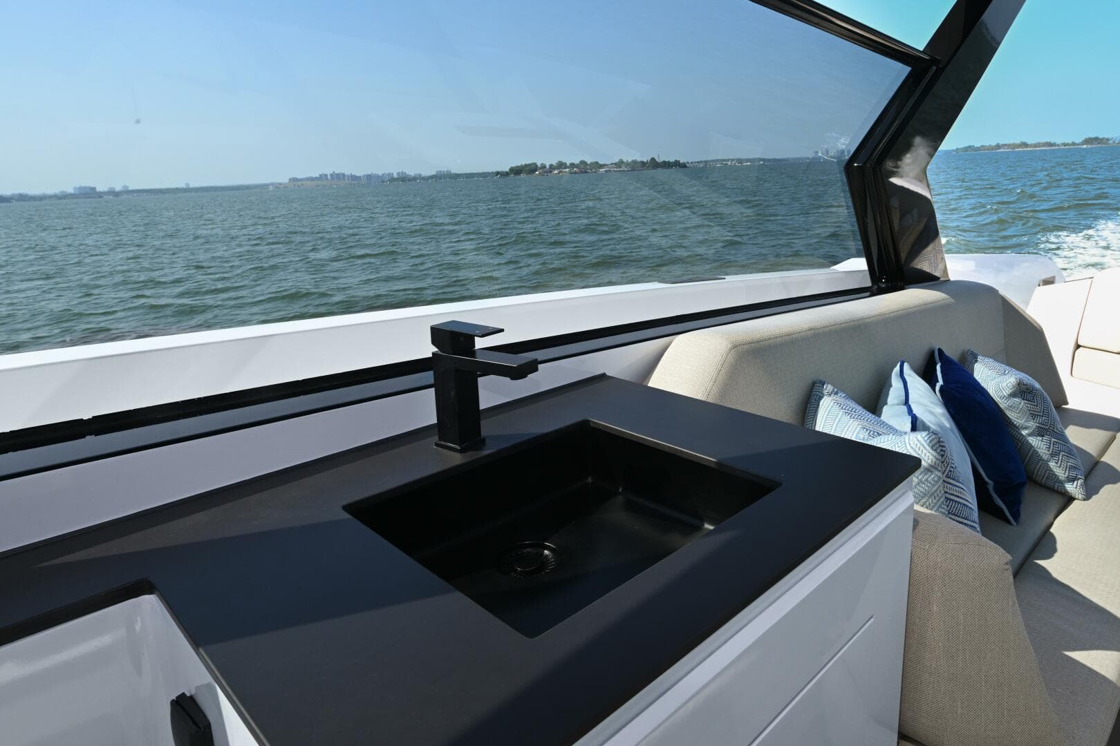 2022 Vanquish Yachts 