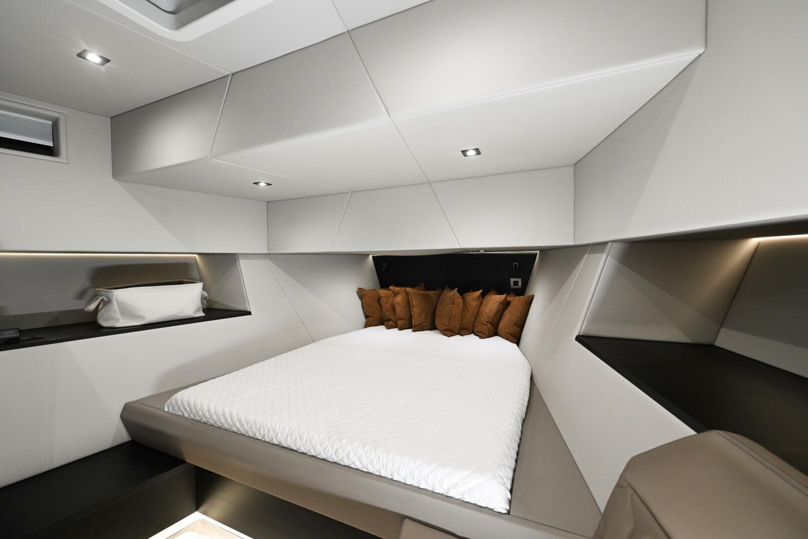 2022 Vanquish Yachts 