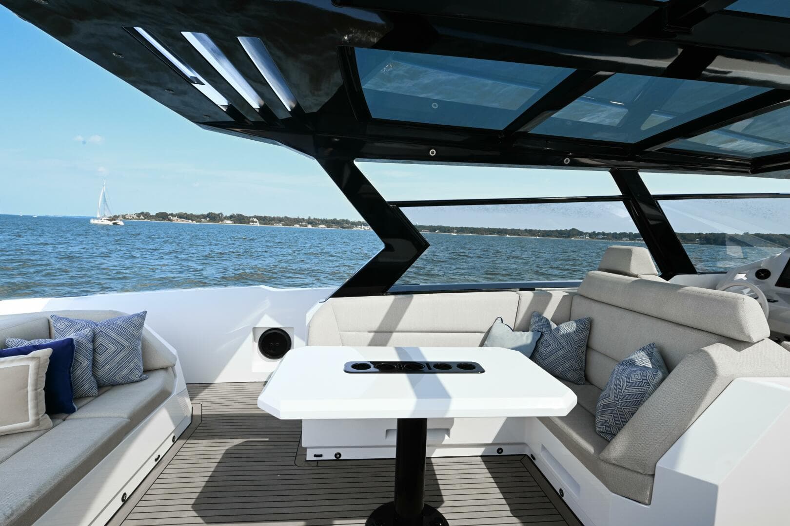 2022 Vanquish Yachts 