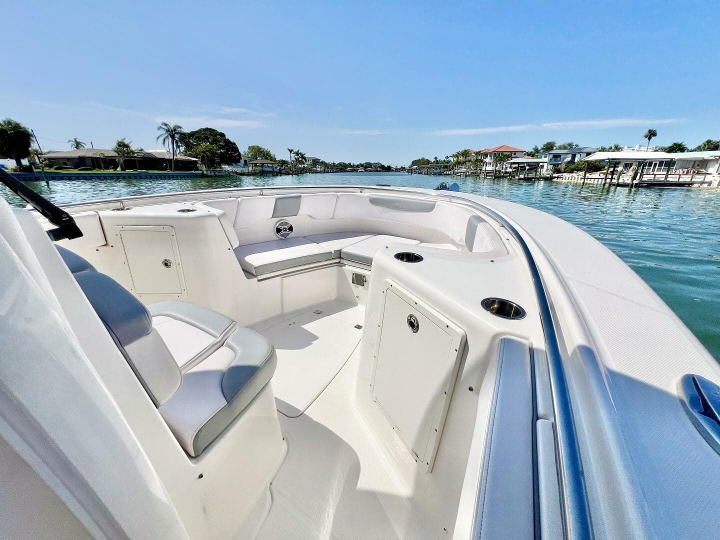 2020 Robalo R302