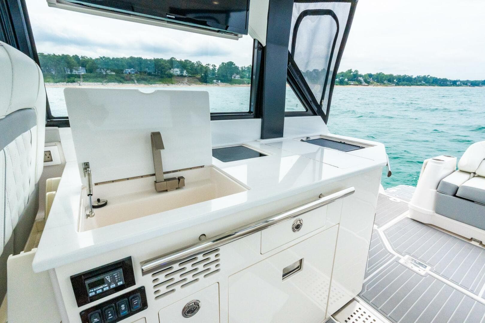 2022 Regal 36 Grande Coupe