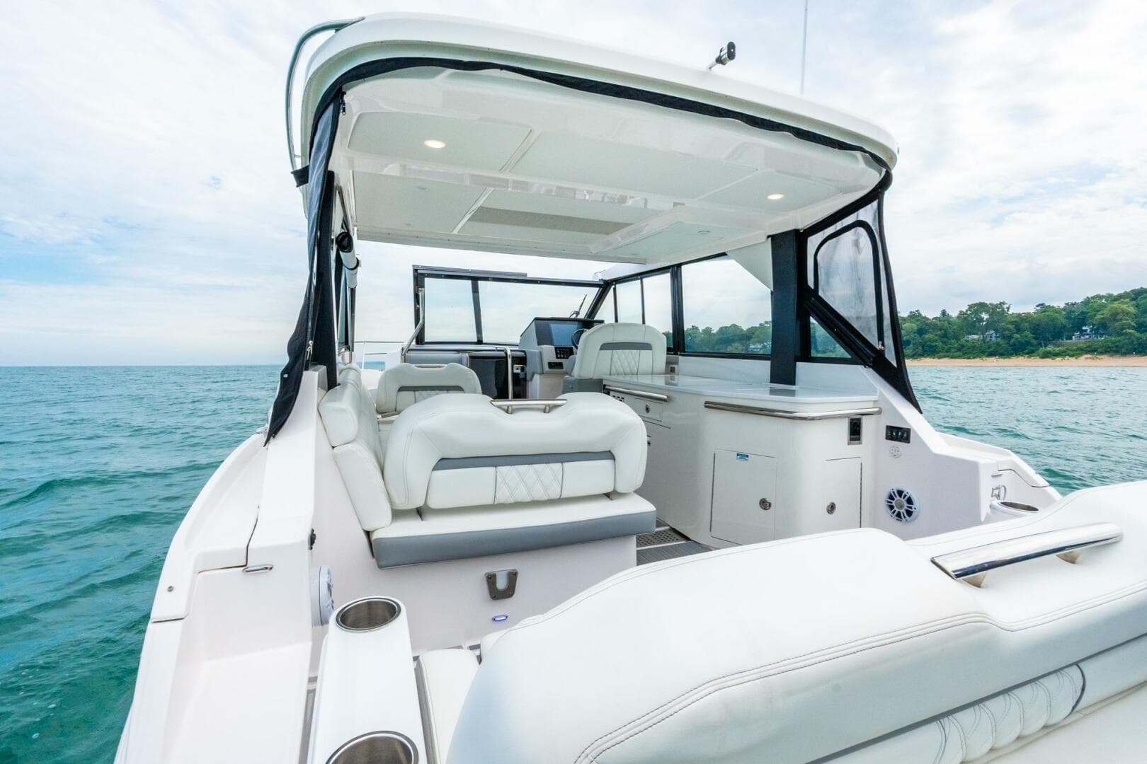 2022 Regal 36 Grande Coupe