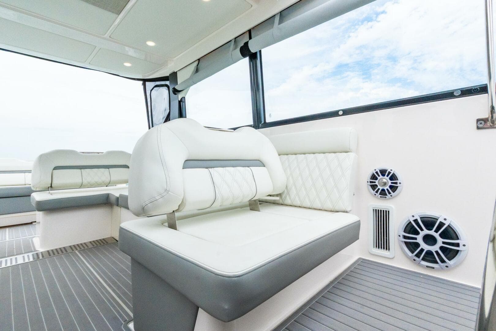 2022 Regal 36 Grande Coupe