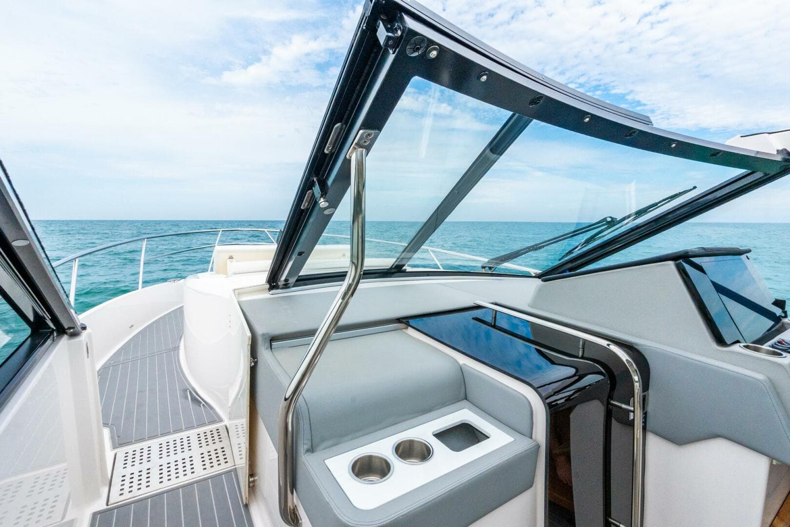 2022 Regal 36 Grande Coupe