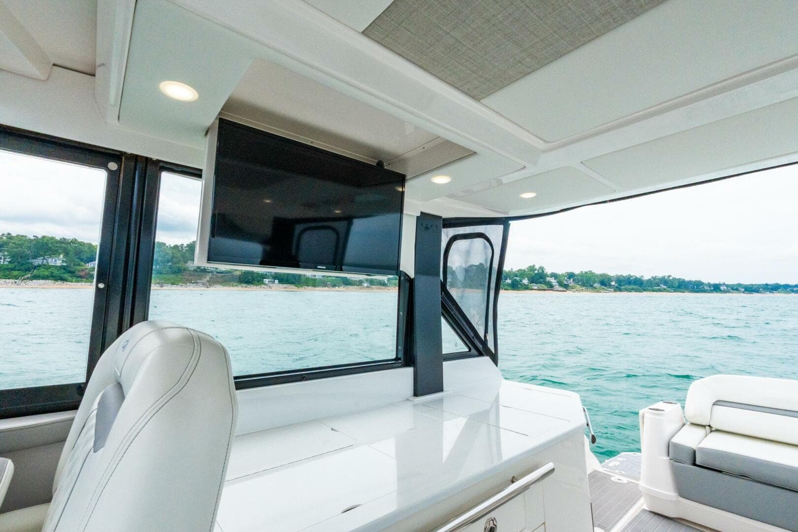 2022 Regal 36 Grande Coupe