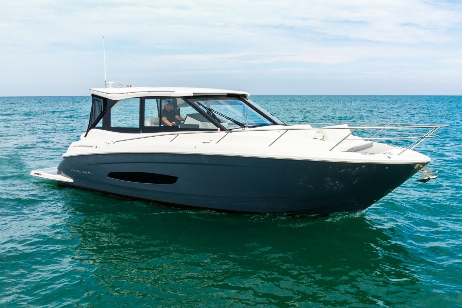 2022 Regal 36 Grande Coupe