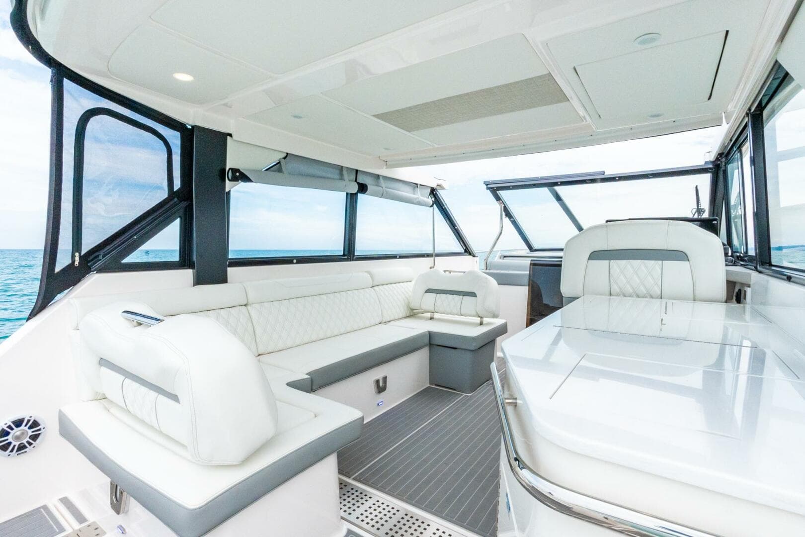 2022 Regal 36 Grande Coupe