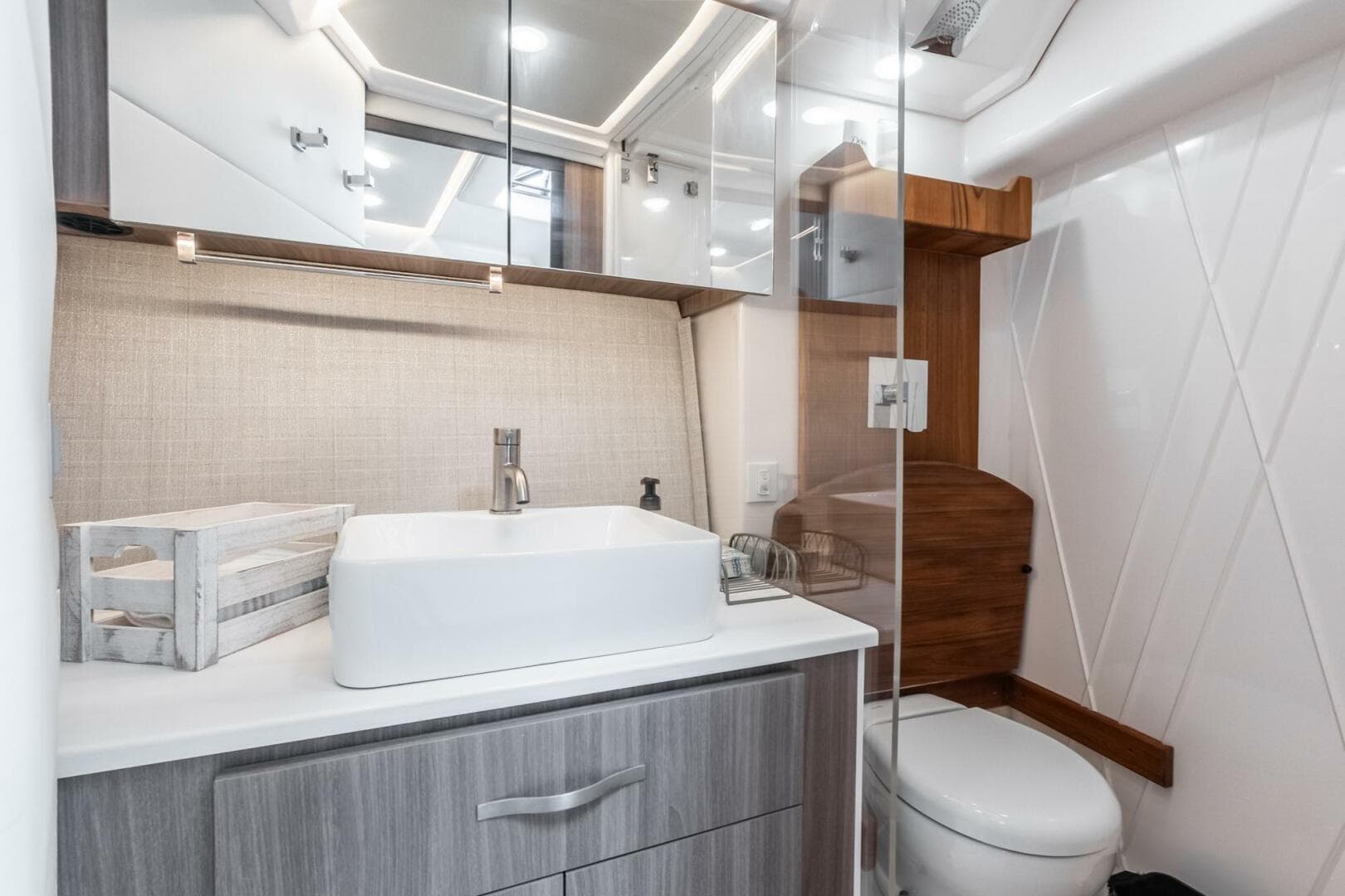 2022 Regal 36 Grande Coupe