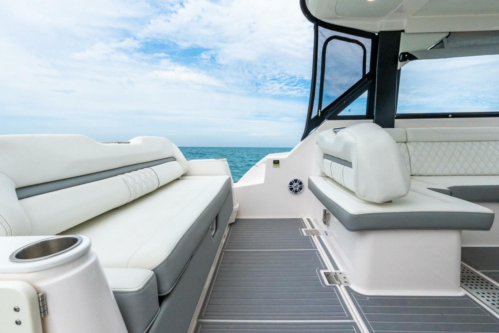 2022 Regal 36 Grande Coupe