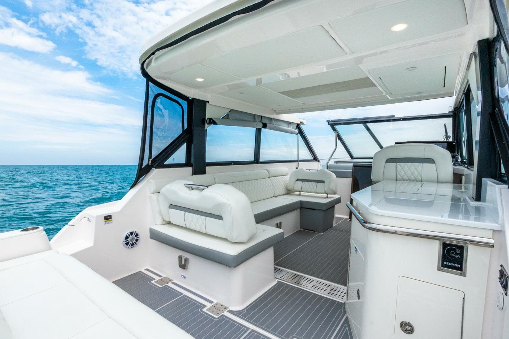 2022 Regal 36 Grande Coupe