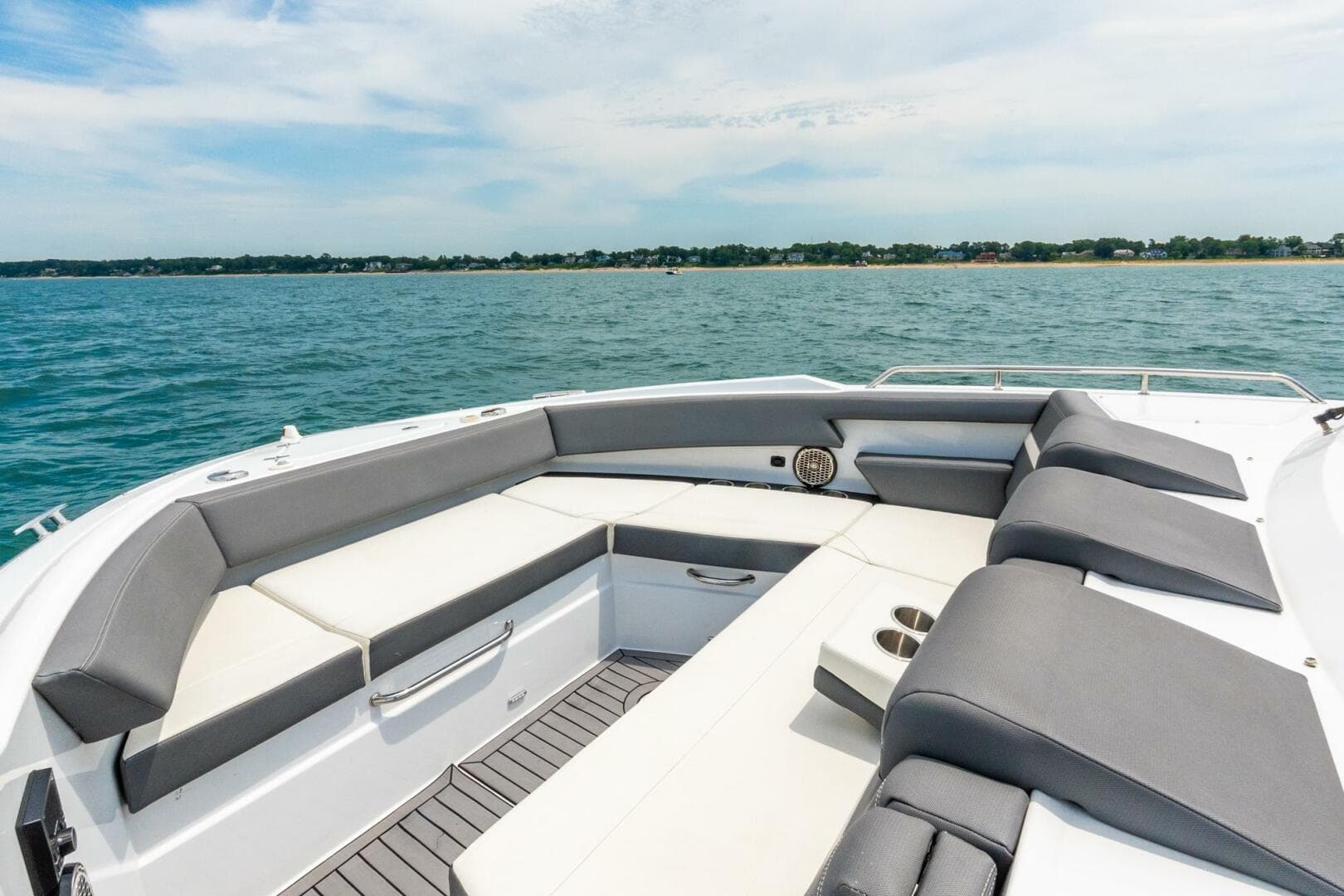 2021 Cruisers Yachts 