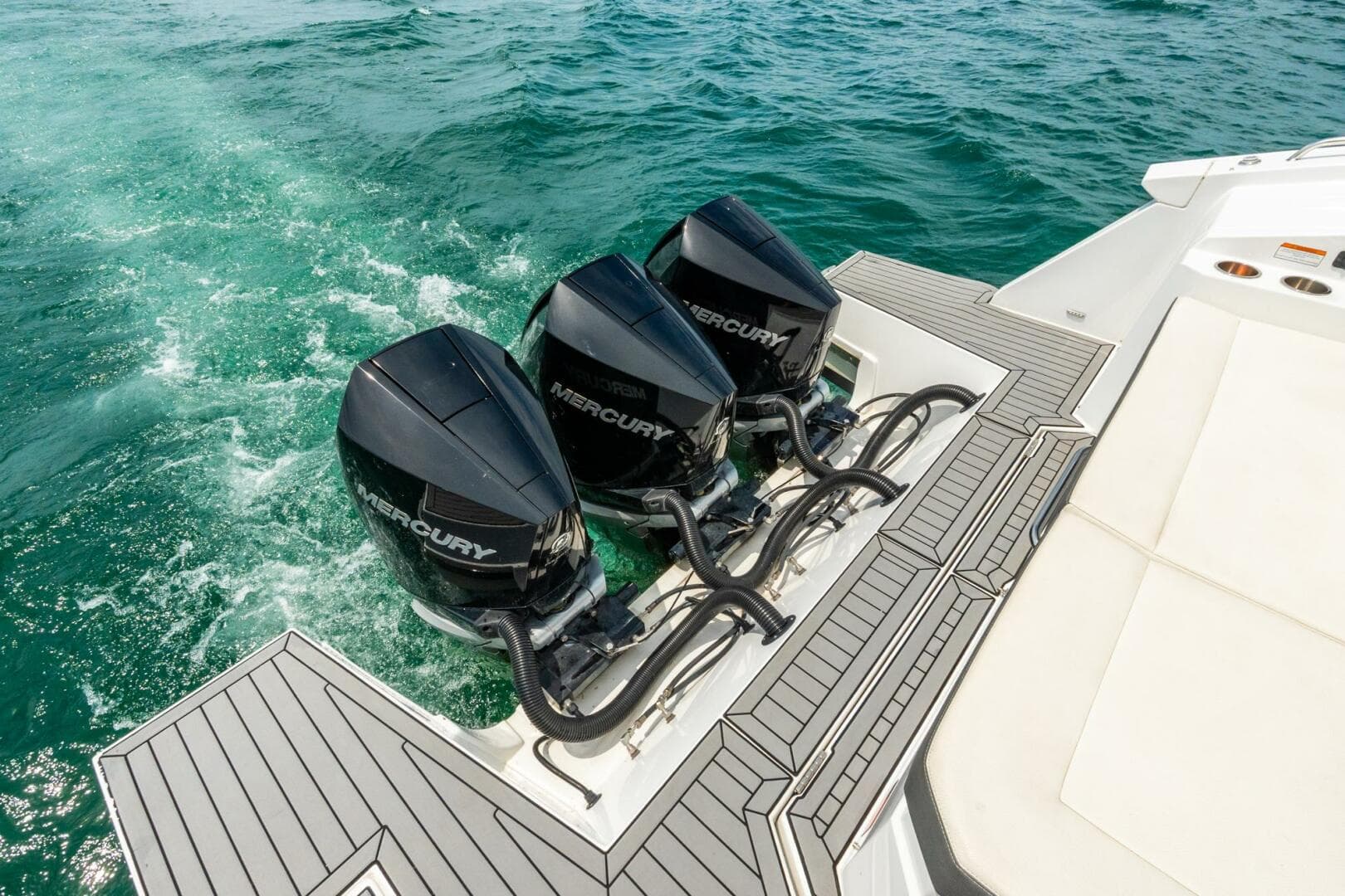 2021 Cruisers Yachts 